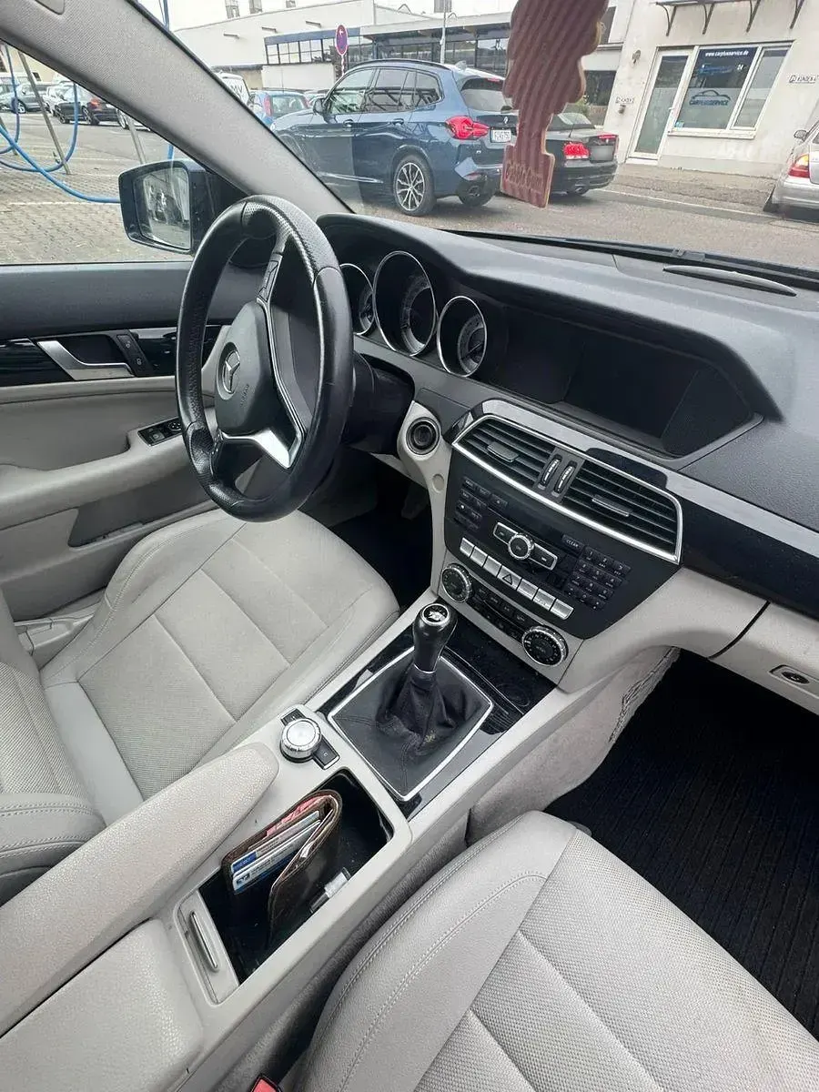 Gebraucht Mercedes C180 156 PS (114 kW) 2012 Blau Coupé