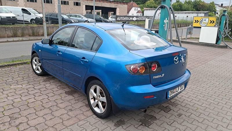Blau Gebraucht 2005 Mazda 3 Comfort Limousine | 4.000 € - Bild 1/4