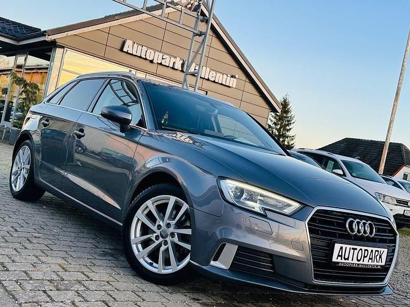 Grau Gebraucht 2020 Audi A3 Sport Limousine | 21.800 € (Guter Preis) - Bild 1/4