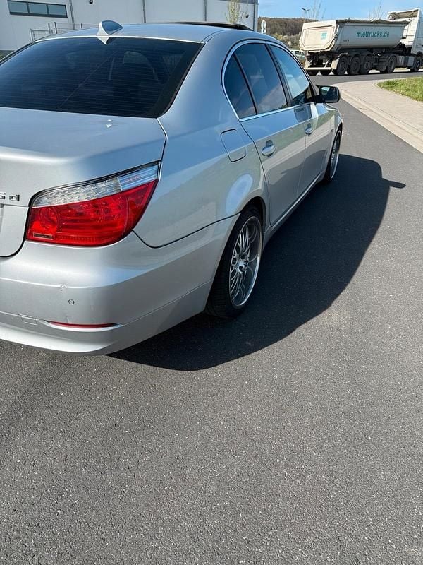 Gebraucht BMW 525 197 PS (144 kW) 2009 Grau Limousine