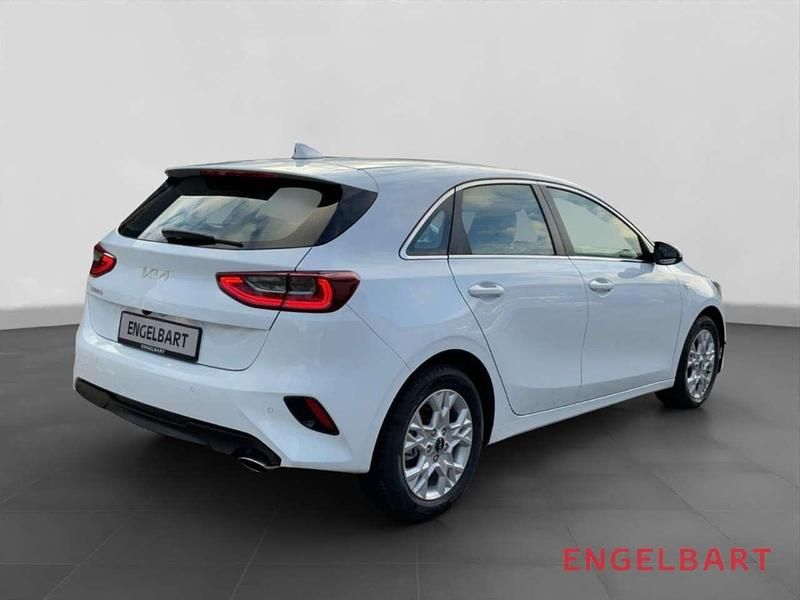 Gebraucht Kia Ceed Comfort 140 PS (102 kW) 2025 Casa white s Kleinwagen