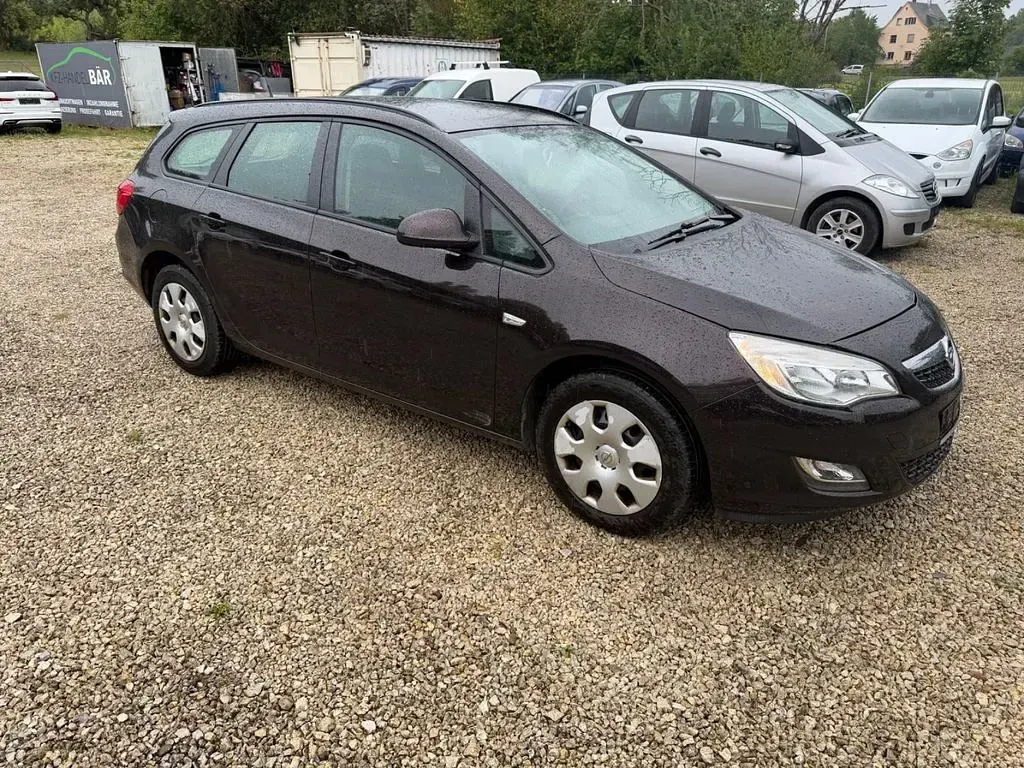 Gebraucht Opel Astra Edition 101 PS (74 kW) 2012 Kombi