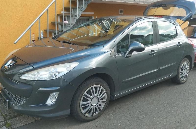 Grau Gebraucht 2010 Peugeot 308 Kleinwagen | 1.750 € (Guter Preis) - Bild 1/4