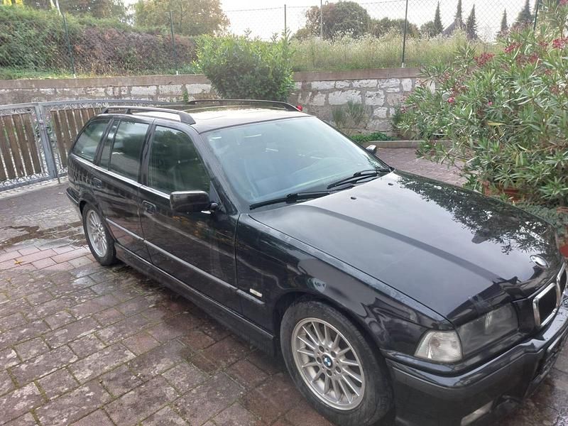 Schwarz Gebraucht 1999 BMW 328 Kombi | 5.250 € (Fairer Preis) - Bild 1/4