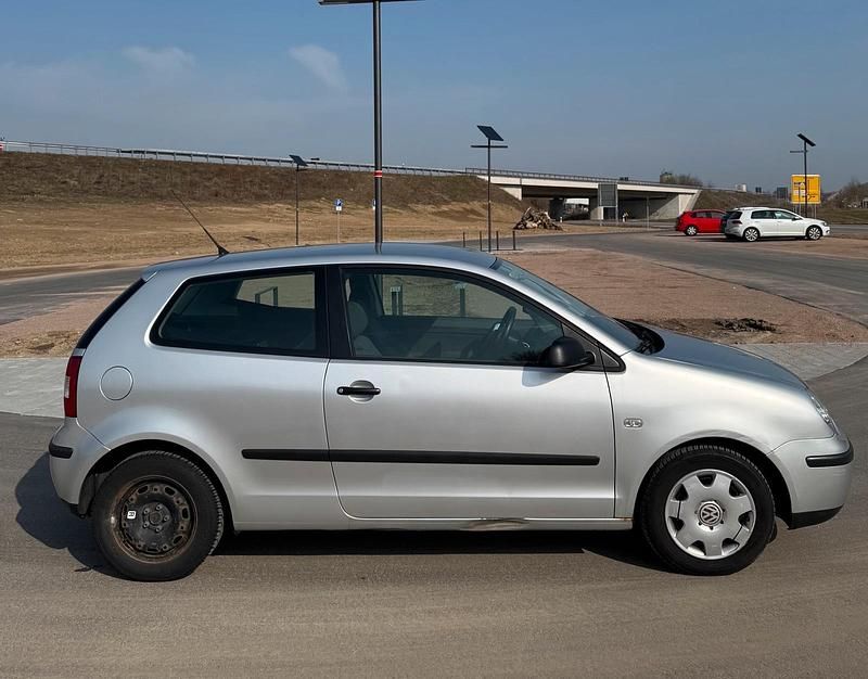 Gebraucht VW Polo 64 PS (47 kW) 2004 Silber Kleinwagen