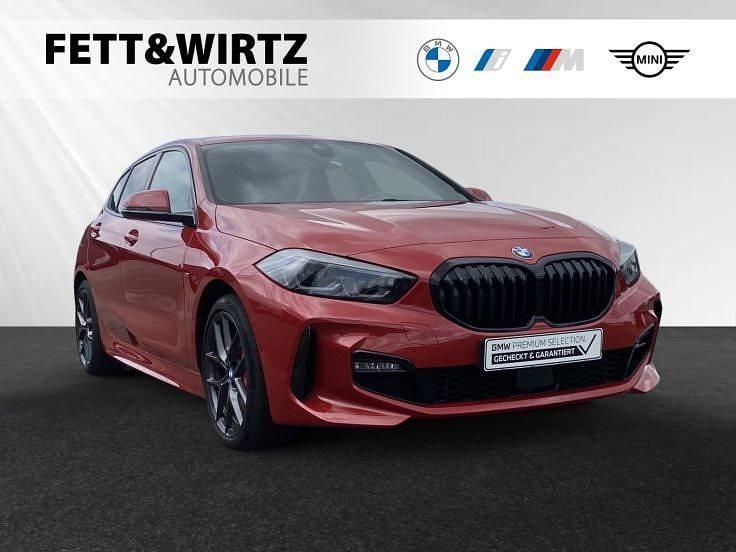Melbourne rot Gebraucht 2024 BMW 118 M Sport Kleinwagen | 27.700 € (Fairer Preis) - Bild 1/3