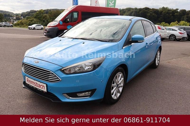 Blau Gebraucht 2016 Ford Focus Titanium Limousine | 8.990 € (Fairer Preis) - Bild 1/4