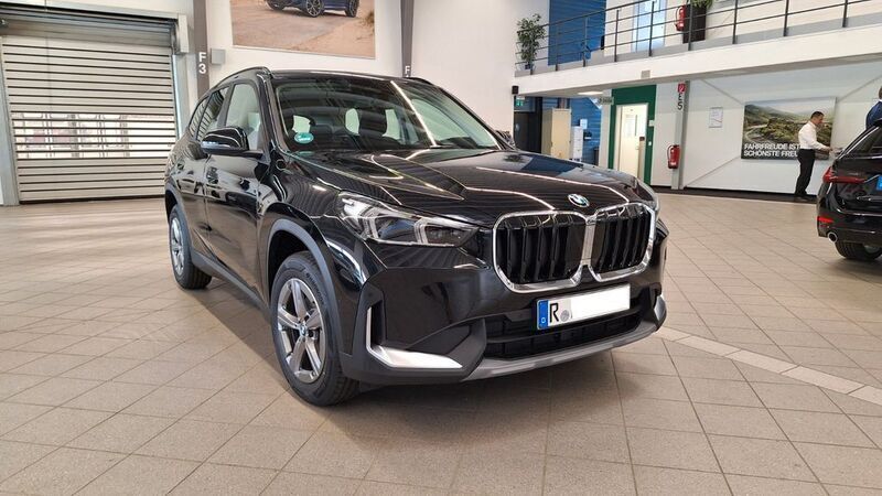 Schwarz Gebraucht 2024 BMW X1 Efficient Dynamics SUV | 34.900 € (Fairer Preis) - Bild 1/4