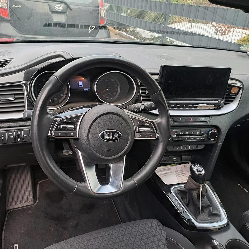 Gebraucht Kia Ceed 140 PS (102 kW) 2021 Schwarz Kleinwagen