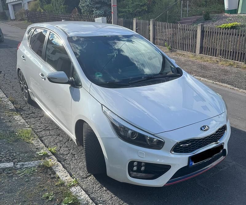 Weiß Gebraucht 2015 Kia Ceed GT Kleinwagen | 10.500 € (Fairer Preis) - Bild 1/4