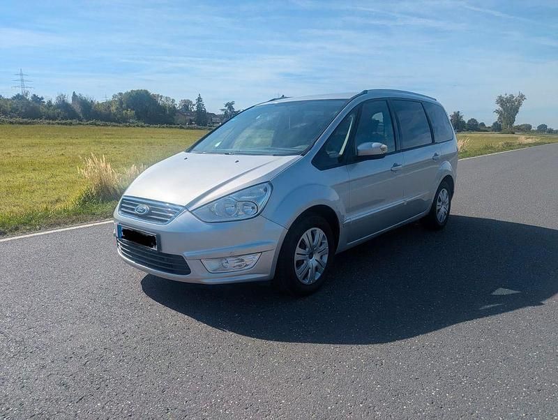 Silber Gebraucht 2013 Ford Galaxy Business Edition Van / Kleinbus | 7.000 € (Etwas zu teuer) - Bild 1/4