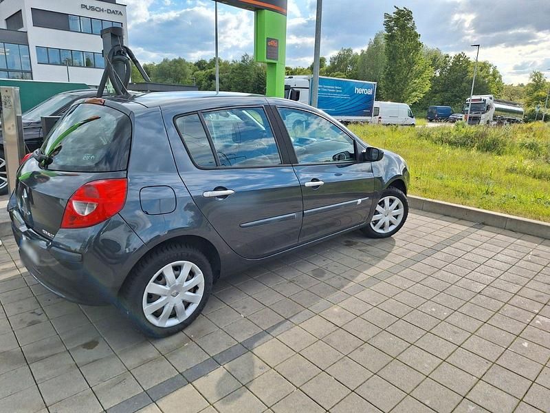 Gebraucht Renault Clio II Authentique 75 PS (55 kW) 2007 Grau Limousine