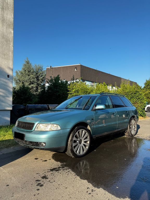 Grün Gebraucht 2001 Audi A4 S-Line Kombi | 1.599 € (Superpreis) - Bild 1/4