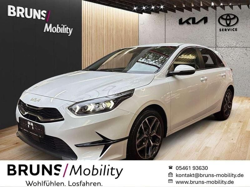 Casa white s Gebraucht 2022 Kia Ceed Spirit Limousine | 20.980 € (Guter Preis) - Bild 1/4