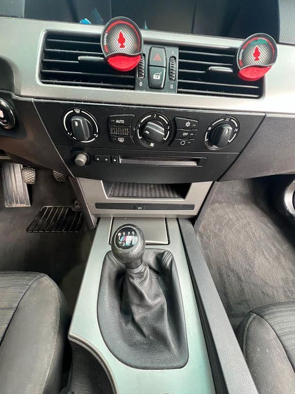 Gebraucht BMW 525 163 PS (119 kW) 2005 Silber Kombi