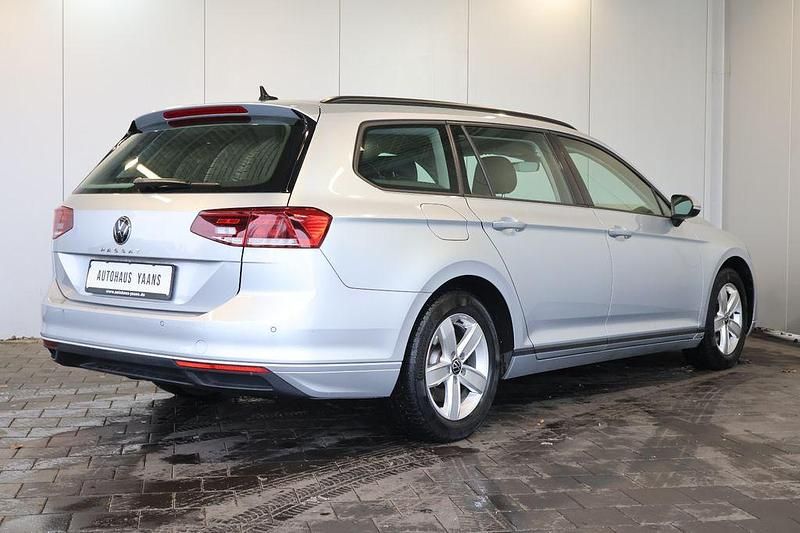 Gebraucht VW Passat Conceptline 150 PS (110 kW) 2022 Silber Limousine