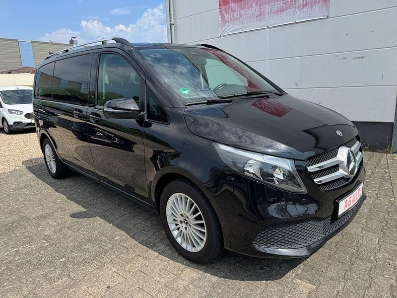 Schwarz Gebraucht 2021 Mercedes V250 Van / Kleinbus | 44.590 € (Superpreis) - Bild 1/4