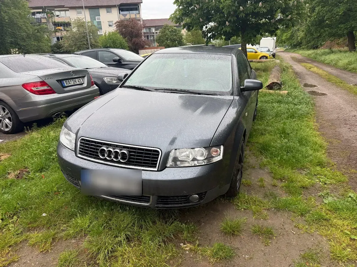 Gebraucht Audi A4 Basis 131 PS (96 kW) 2002 Grau Limousine