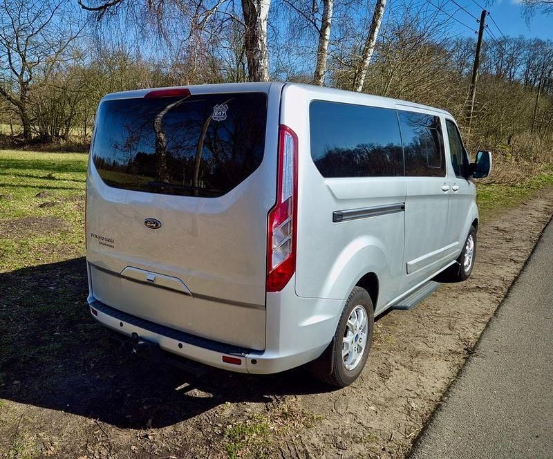 Gebraucht Ford Tourneo Titanium 155 PS (114 kW) 2014 Grau Van / Kleinbus