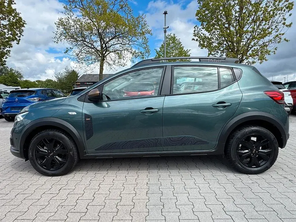 Second-hand Dacia Sandero Extreme 110 CP (80 kW) 2024 Verde SUV