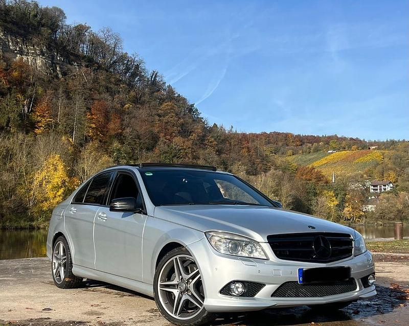 Silber Gebraucht 2009 Mercedes C350 Avantgarde Limousine | 10.700 € (Teuer) - Bild 1/4