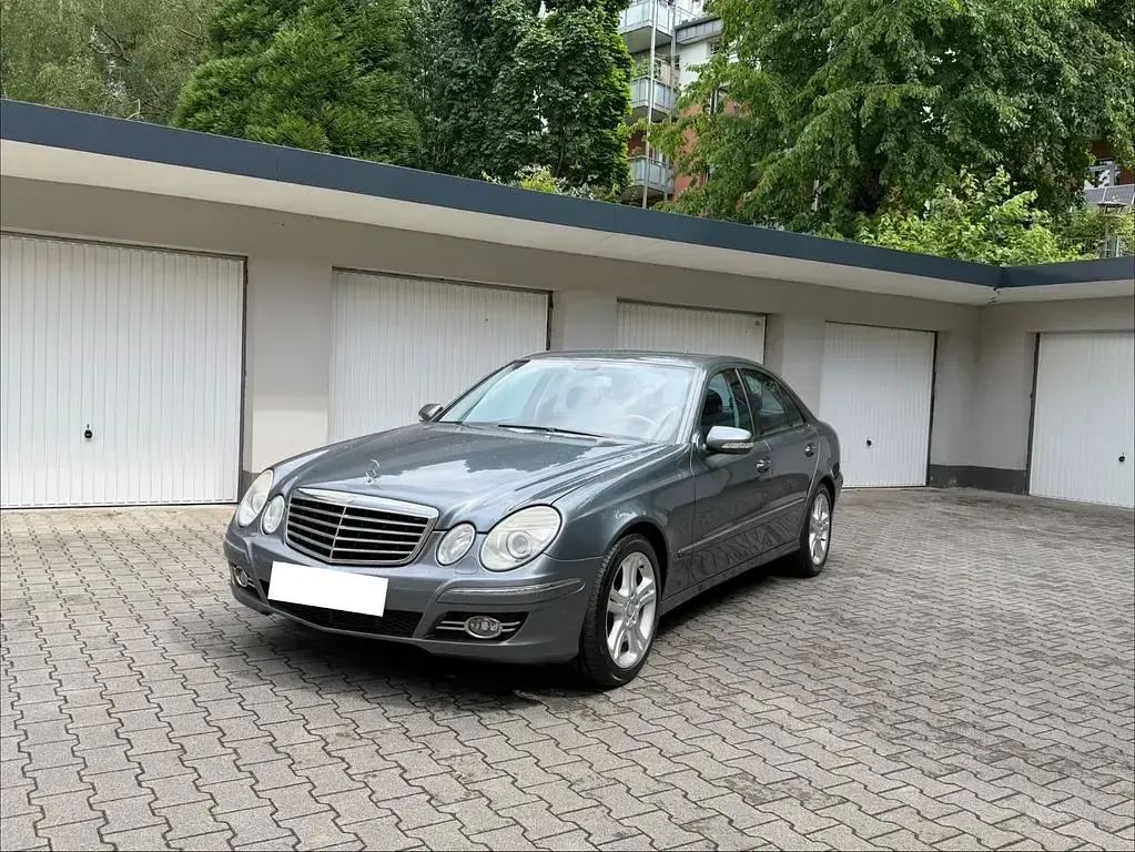 Gebraucht Mercedes E350 272 PS (200 kW) 2008 Grau Limousine