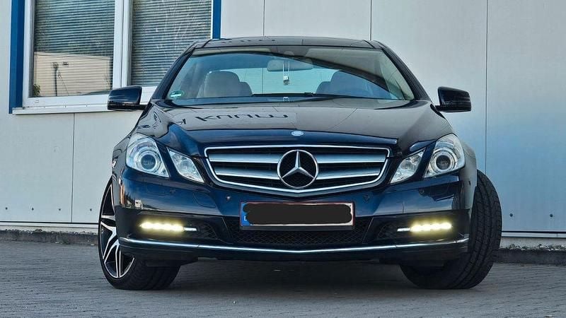 Gebraucht Mercedes E300 AMG 252 PS (185 kW) 2011 Blau Coupé