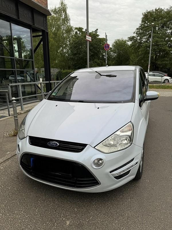 Weiß Gebraucht 2011 Ford S-MAX S Van / Kleinbus | 8.200 € (Etwas zu teuer) - Bild 1/4