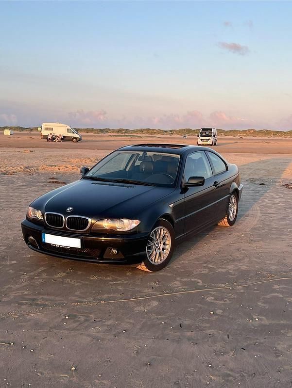 Schwarz Gebraucht 2004 BMW 318 Basis Coupé | 3.900 € (Fairer Preis) - Bild 1/4