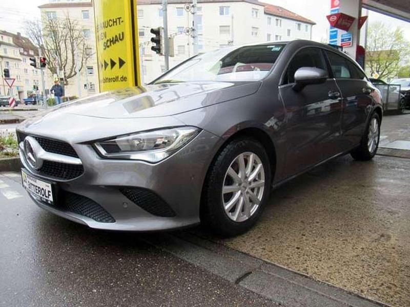 Gebraucht Mercedes CLA200 150 PS (110 kW) 2023 Mountaingraumetallic Kombi