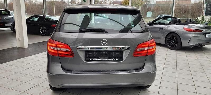 Gebraucht Mercedes B200 156 PS (114 kW) 2013 Grau Van / Kleinbus