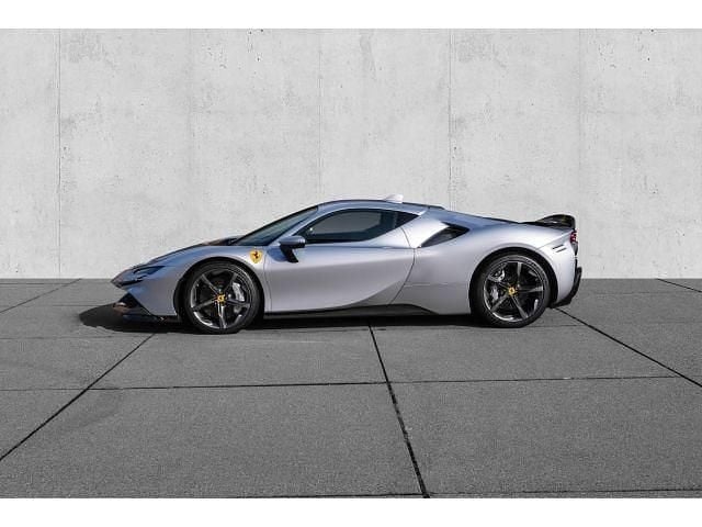 Second-hand Ferrari SF90 999 CP (734 kW) 2022 Argintiu Coupe