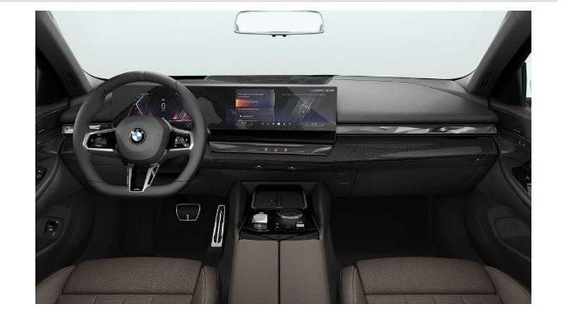 Gebraucht BMW 520 M Sport 208 PS (152 kW) 2025 Mineralweiss Kombi
