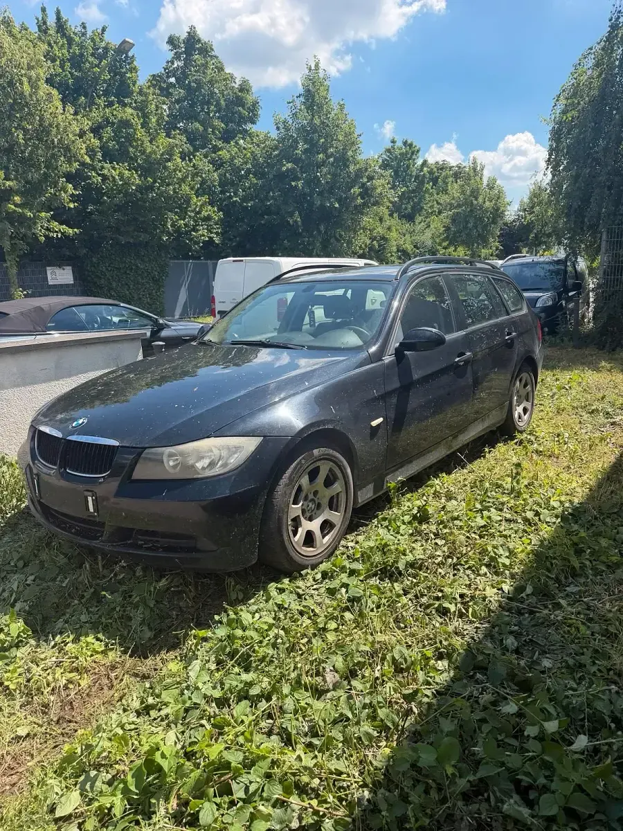 Gebraucht BMW 320 163 PS (119 kW) 2005 Schwarz Kombi