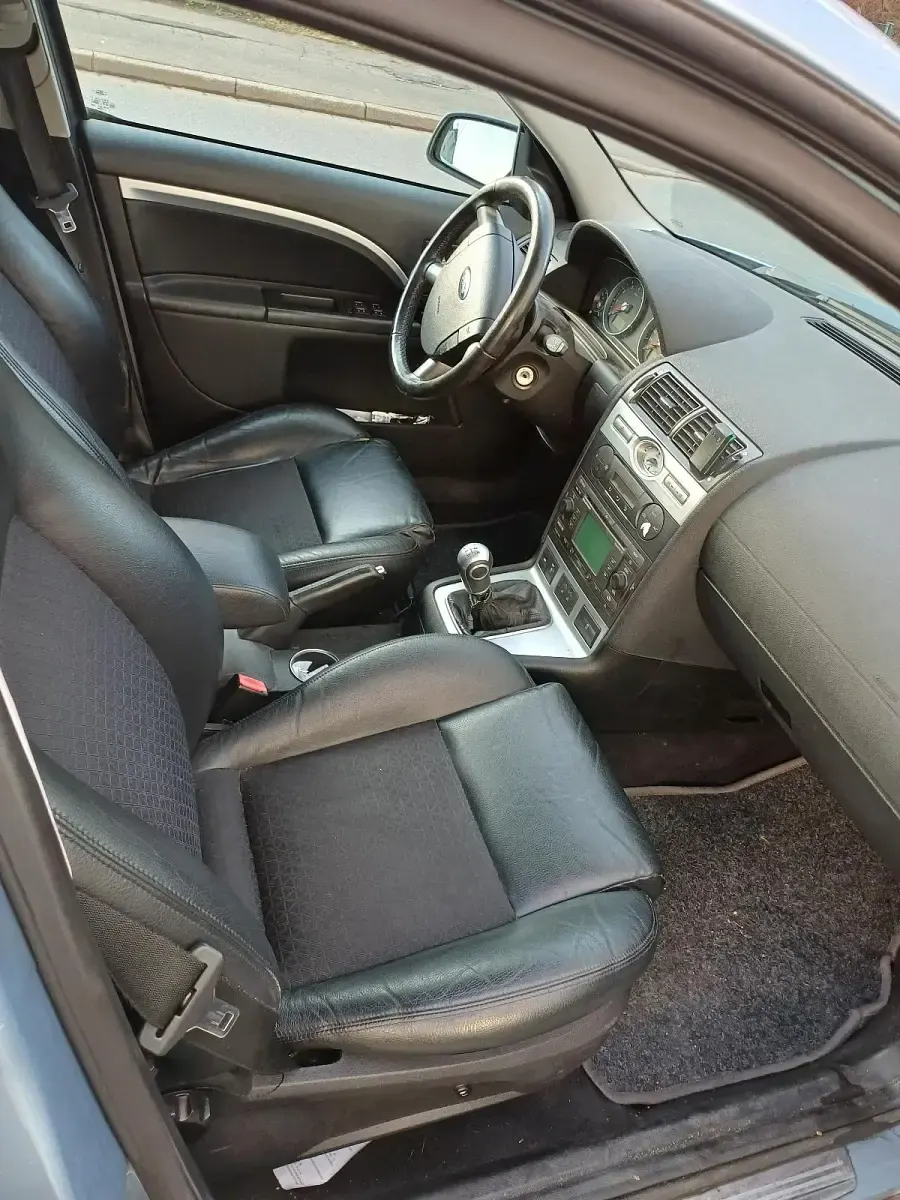 Gebraucht Ford Mondeo 145 PS (106 kW) 2003 Blau Kombi