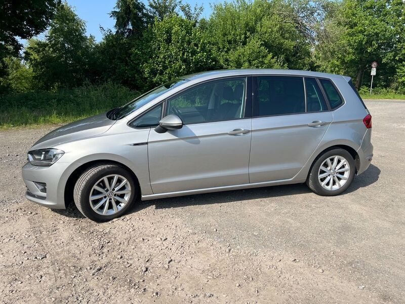 Silber Gebraucht 2015 VW Golf Sportsvan Van / Kleinbus | 10.999 € - Bild 1/4