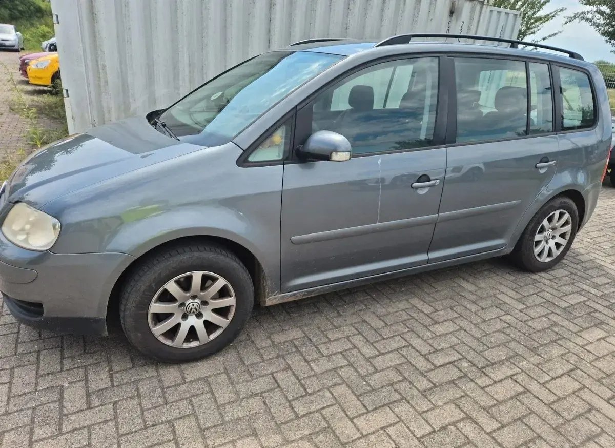 Gebraucht VW Touran Basis 116 PS (85 kW) 2004 Grau Van / Kleinbus