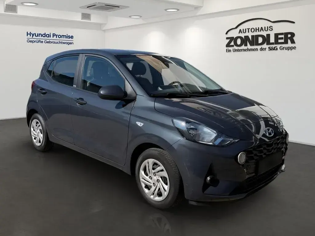 Gebraucht Hyundai i10 Select 67 PS (49 kW) 2021 Met (grau Kleinwagen