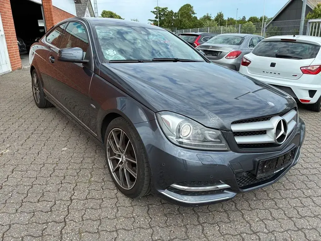 Gebraucht Mercedes C180 156 PS (114 kW) 2011 Grau Coupé
