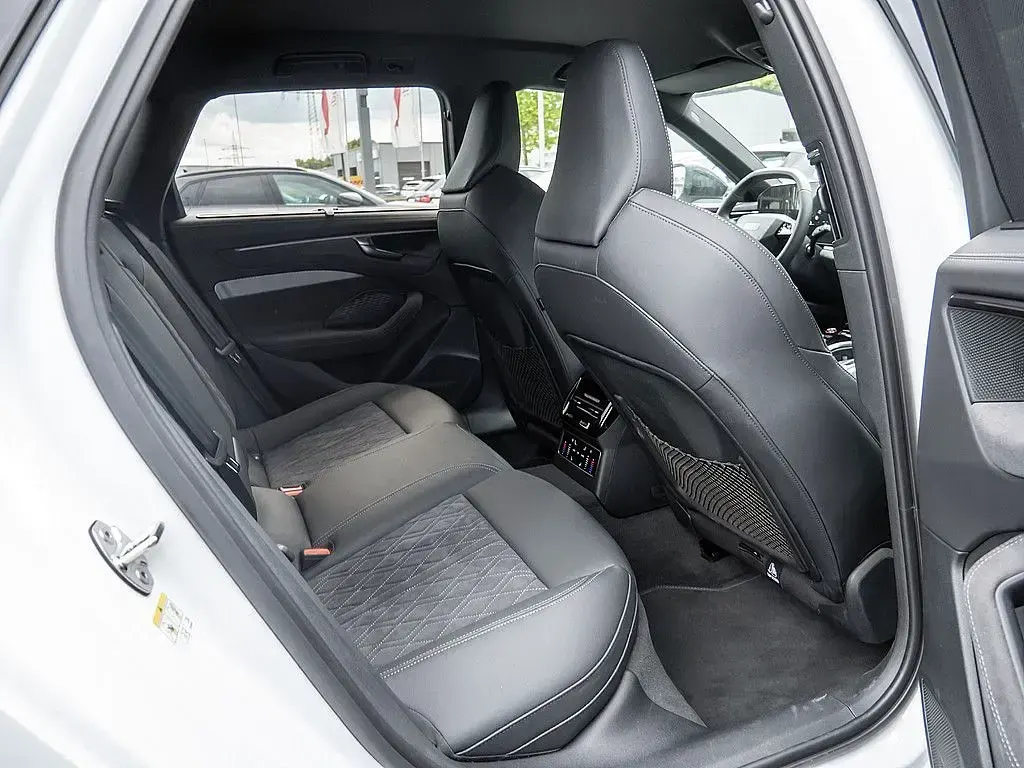 Gebraucht Audi A6 Ambiente 204 PS (150 kW) 2025 Gletscherweiß metallic Kombi
