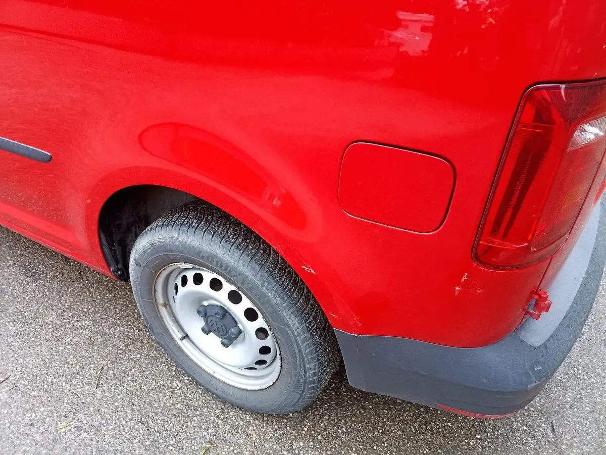 Gebraucht VW Caddy 102 PS (75 kW) 2019 Rot Van / Kleinbus