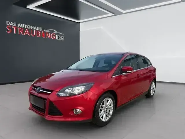 Używany Ford Focus Titanium 105 KM (77 kW) 2014 Czerwony Sedan/Limuzyna