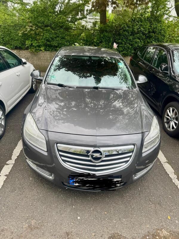 Grau Gebraucht 2012 Opel Insignia Design Edition Limousine | 6.400 € (Fairer Preis) - Bild 1/4