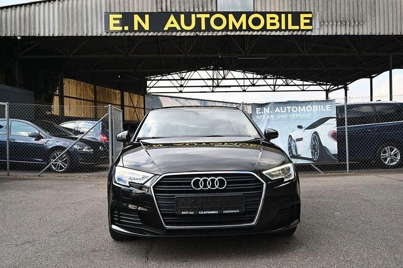 Schwarz Gebraucht 2018 Audi A3 Sportback Ambiente Limousine | 16.900 € (Fairer Preis) - Bild 1/4