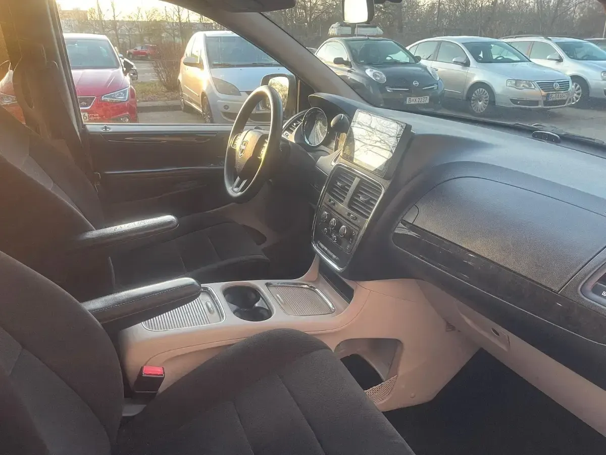 Gebraucht Dodge Grand Caravan SXT 238 PS (175 kW) 2012 Schwarz Van / Kleinbus