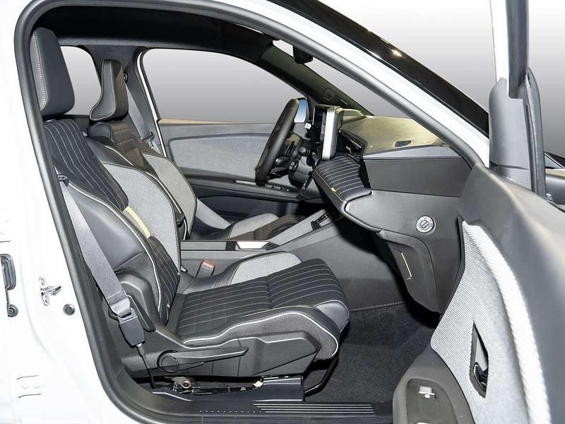 Gebraucht Renault 4 E-Tech Iconic 110 kW (150 PS) 2026 Weiß + black pearlschwarz SUV