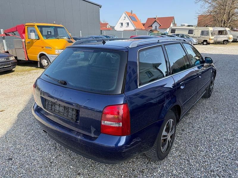 Gebraucht Audi A4 Ambiente 102 PS (75 kW) 2001 Blau Kombi
