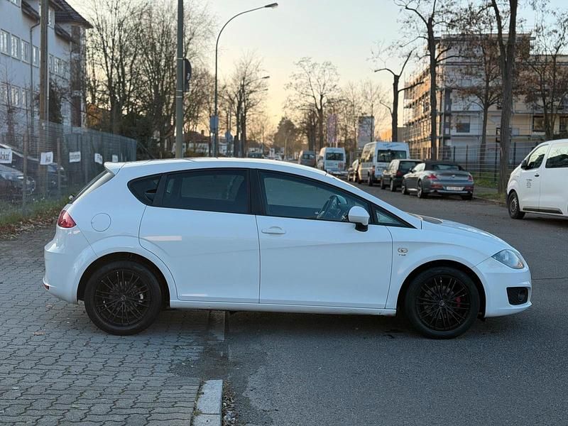 Gebraucht Seat Leon 105 PS (77 kW) 2011 Weiß Limousine