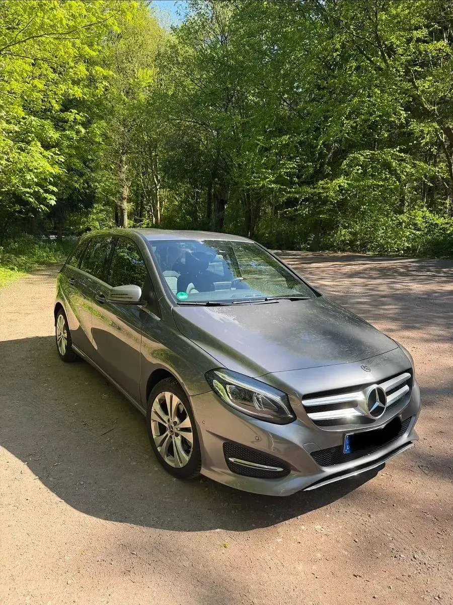 Gebraucht Mercedes B180 122 PS (89 kW) 2018 Grau Van / Kleinbus