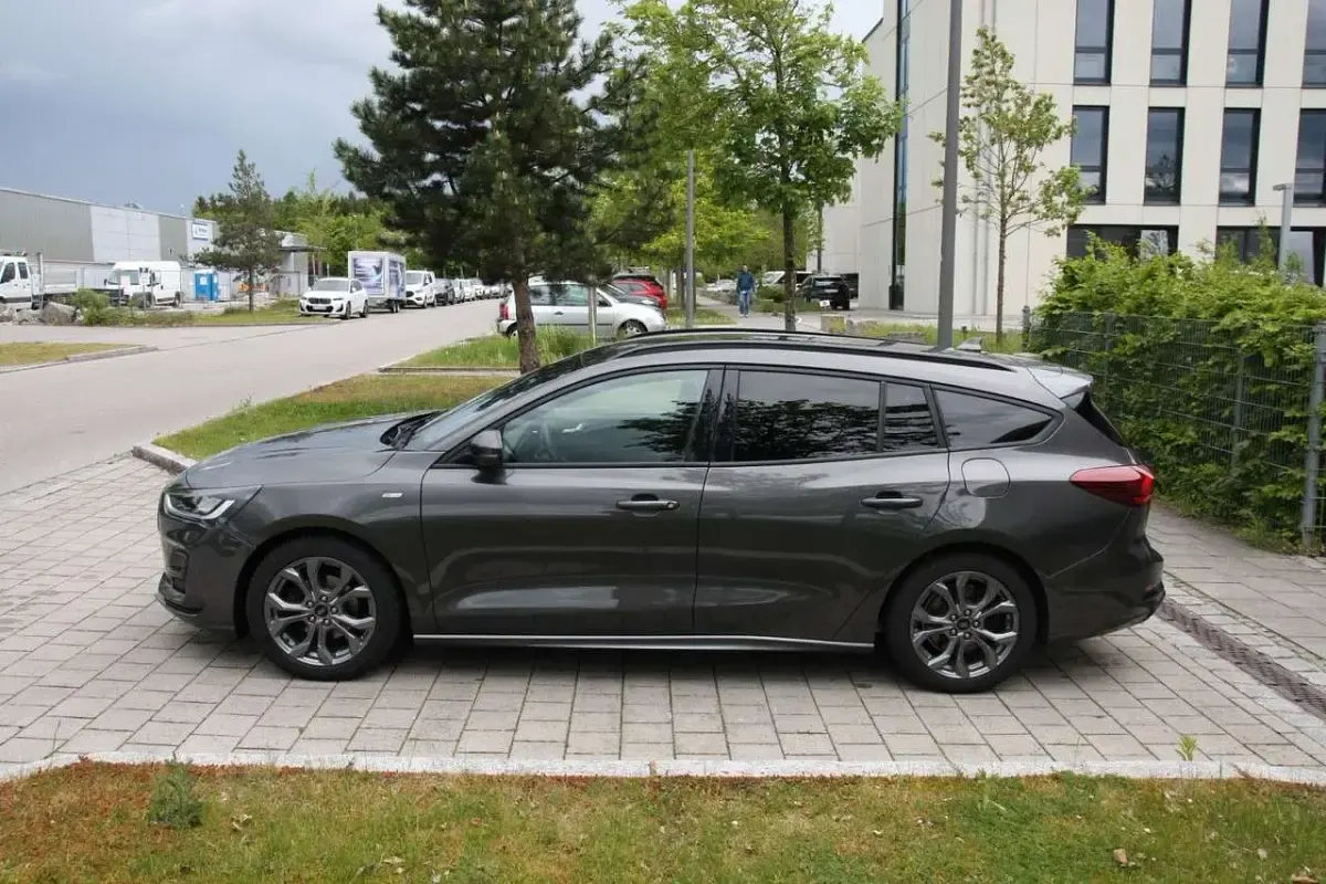 Gebraucht Ford Focus ST-Line X 120 PS (88 kW) 2022 Magnetic Kombi